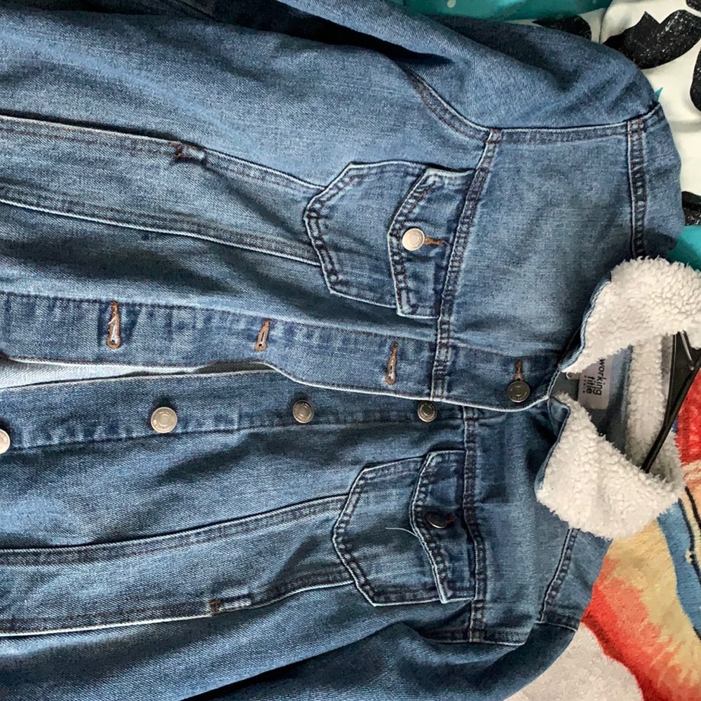 It’s size large , it’s from denim